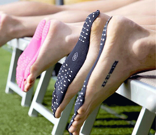 4PCS/Pair Stickers Shoes Feet Care For Stick On Soles Sticky Pads Beach Sock Waterproof Hypoallergenic Adhesive Foot Care Pads